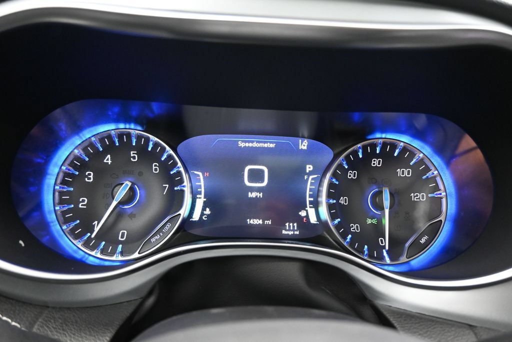 Used 2026 Chrysler Pacifica Limited FWD image 16