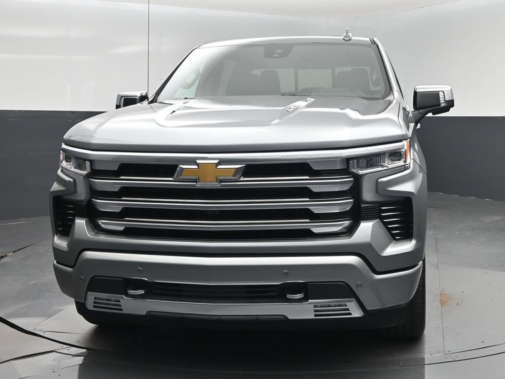 Used 2025 Chevrolet Silverado 1500 High Country w/ Technology Package AWD/4WD image 6