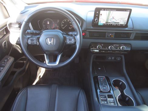 Used 2025 Honda Pilot Touring image 19