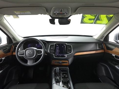 Used 2023 Volvo XC90 B6 Plus image 6