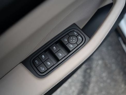 Certified 2024 Porsche Macan Turbo Electric AWD/4WD image 16