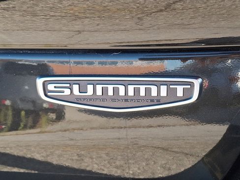 Used 2023 Jeep Grand Cherokee L Summit w/ Advanced Protech Group IV image 32