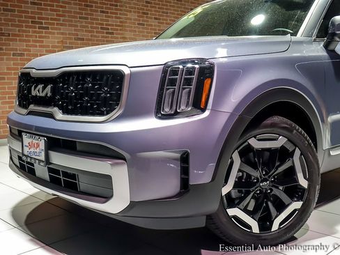 Used 2025 Kia Telluride EX w/ EX Captain's Chair Package AWD/4WD image 3