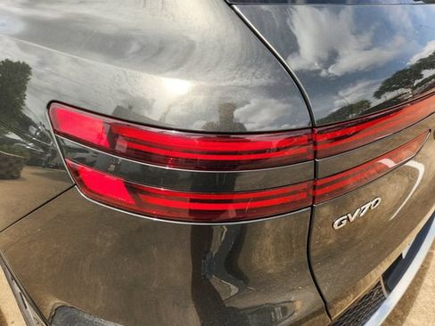 Used 2025 Genesis GV70 2.5T AWD/4WD image 6
