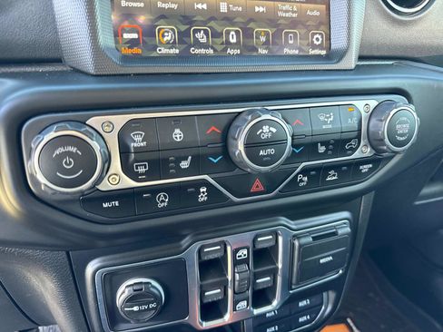 Certified 2021 Jeep Gladiator Overland AWD/4WD image 24