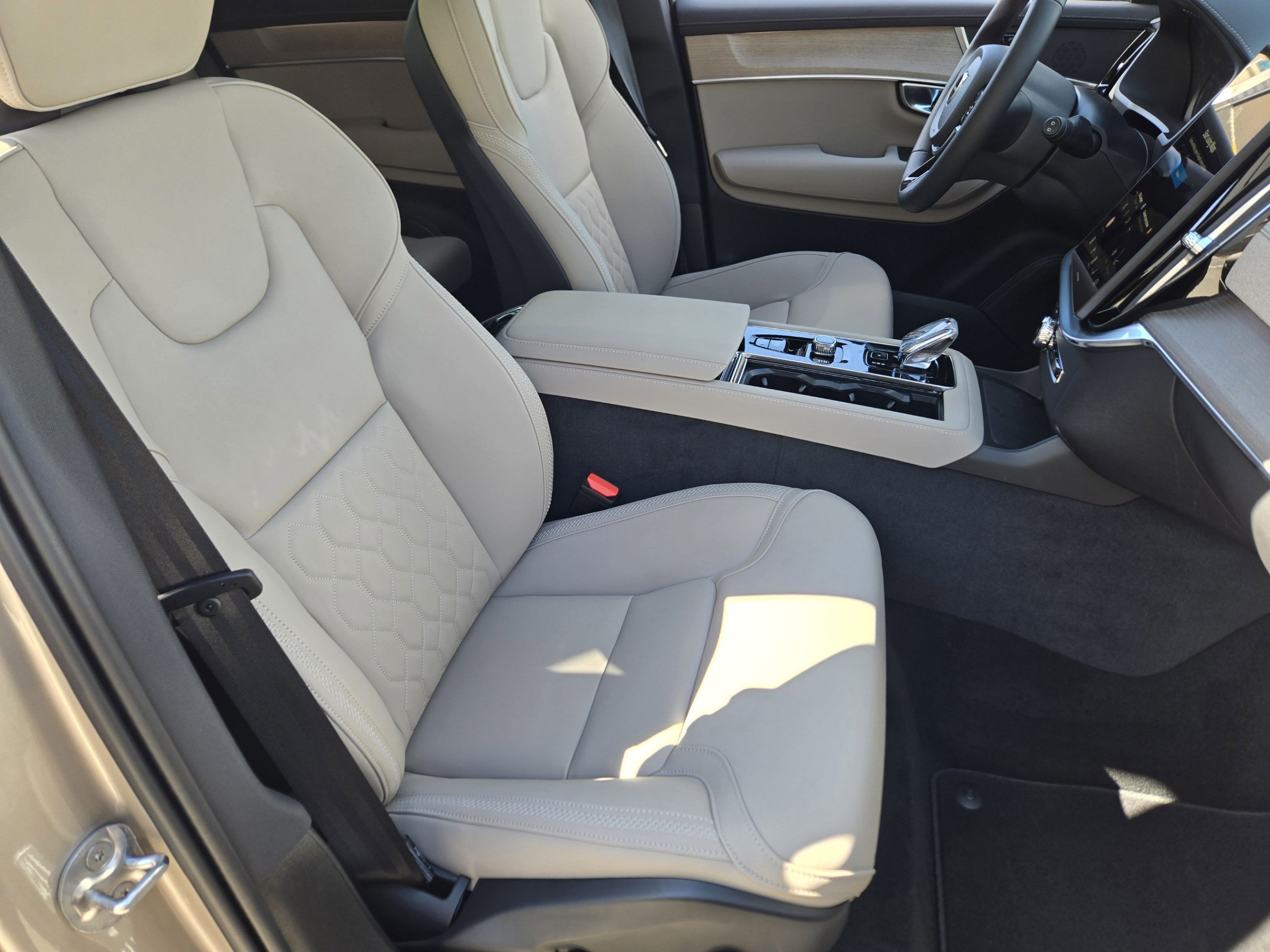 Used 2026 Volvo XC90 B6 Plus w/ Protection Package Premier AWD/4WD image 12