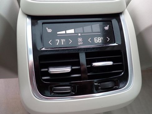 Used 2016 Volvo XC90 T6 Inscription w/ Vision Package AWD/4WD image 10