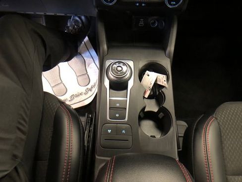 Certified 2025 Ford Escape ST-Line AWD/4WD image 19