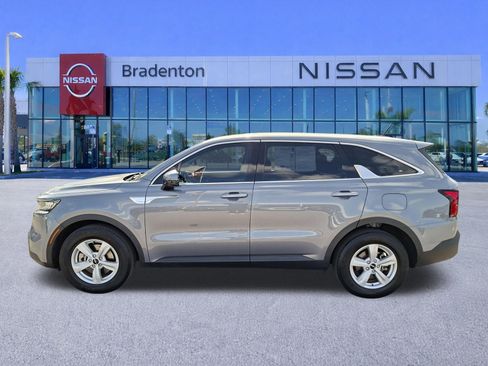 Used 2023 Kia Sorento LX FWD image 8