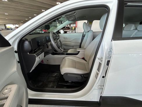 Used 2024 Hyundai Kona SE image 15