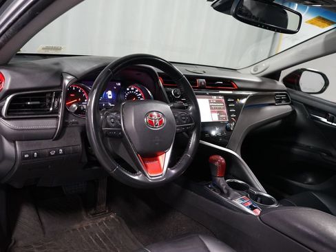 Used 2019 Toyota Camry XSE image 7