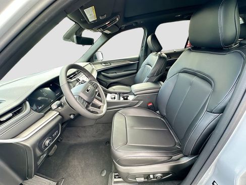 New 2025 Jeep Grand Cherokee Limited w/ Luxury Tech Group II image 24