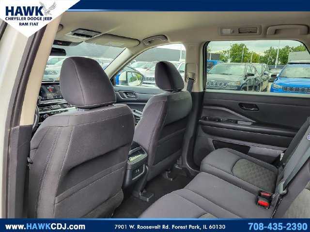 Used 2024 Nissan Pathfinder SV AWD/4WD image 12