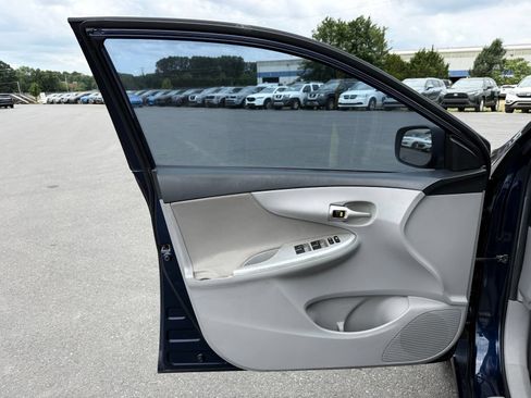 Used 2013 Toyota Corolla LE FWD image 13