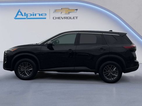 Used 2024 Nissan Rogue S AWD/4WD image 2