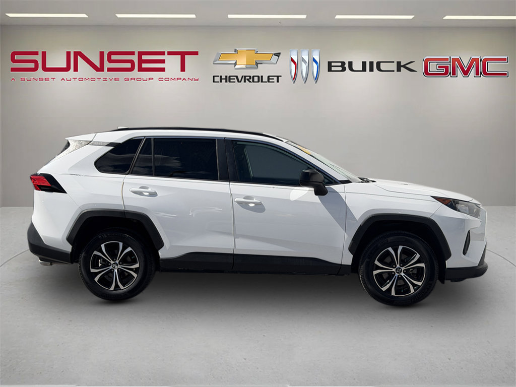Used 2019 Toyota RAV4 LE FWD image 8