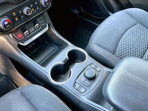 Used 2020 GMC Terrain SLE w/ Driver Convenience Package image 16