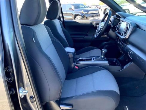Used 2023 Toyota Tacoma TRD Sport w/ Technology Package image 9