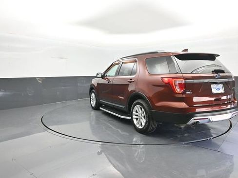 Used 2016 Ford Explorer XLT w/ Equipment Group 202A image 5