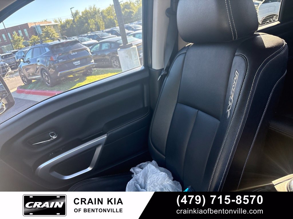 Used 2017 Nissan Titan PRO-4X w/ Pro-4x Convenience Package AWD/4WD image 15
