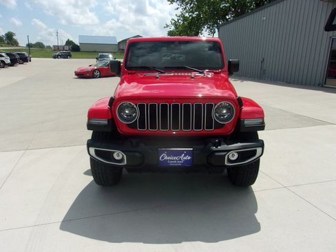 Used 2025 Jeep Wrangler Unlimited Sahara AWD/4WD image 6