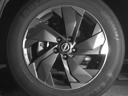 Used 2025 Nissan Rogue SV AWD/4WD image 12