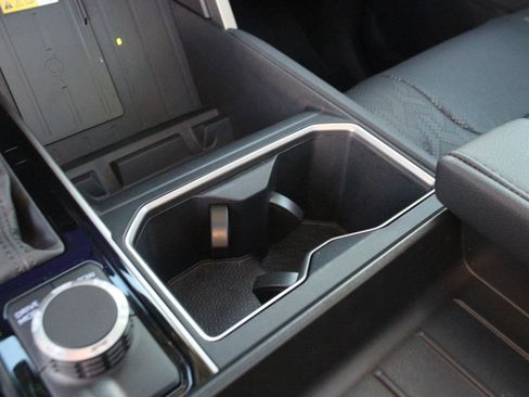 Used 2024 Toyota Tundra Limited image 24