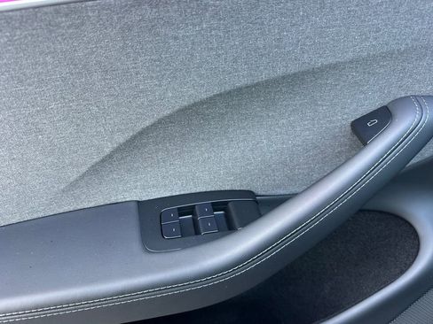 Used 2025 Tesla Model 3 image 10