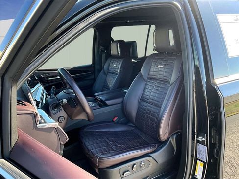 Used 2023 Cadillac Escalade Premium Luxury Platinum image 5