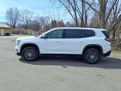 Used 2025 GMC Acadia Elevation image 7