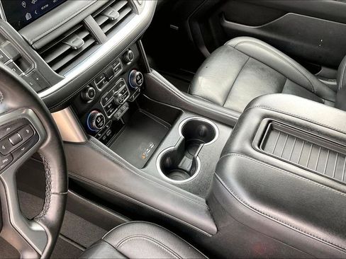 Used 2024 Chevrolet Suburban LT image 15