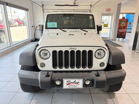 Used 2018 Jeep Wrangler Unlimited Rubicon w/ Connectivity Group image 5