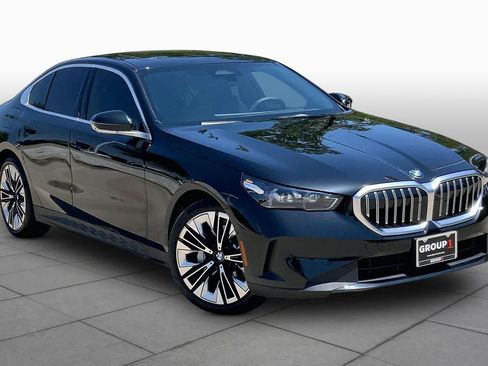 Used 2024 BMW 530i w/ Premium Package RWD image 3
