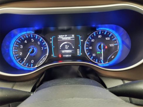 Used 2017 Chrysler Pacifica Touring-L image 15