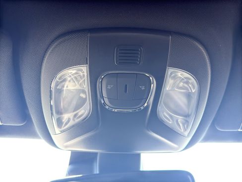 Used 2025 Jeep Compass Trailhawk image 16