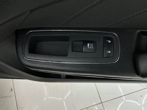 Used 2019 Dodge Charger SXT w/ Blacktop Package RWD image 39