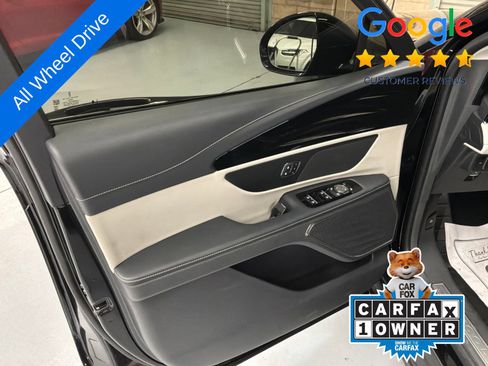 Used 2025 Lincoln Nautilus Premier AWD/4WD image 11