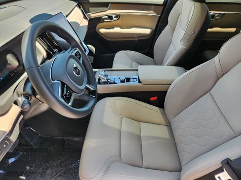 New 2026 Volvo XC90 T8 Plus w/ Protection Package AWD/4WD image 4
