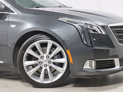 Used 2018 Cadillac XTS Vsport Platinum image 5