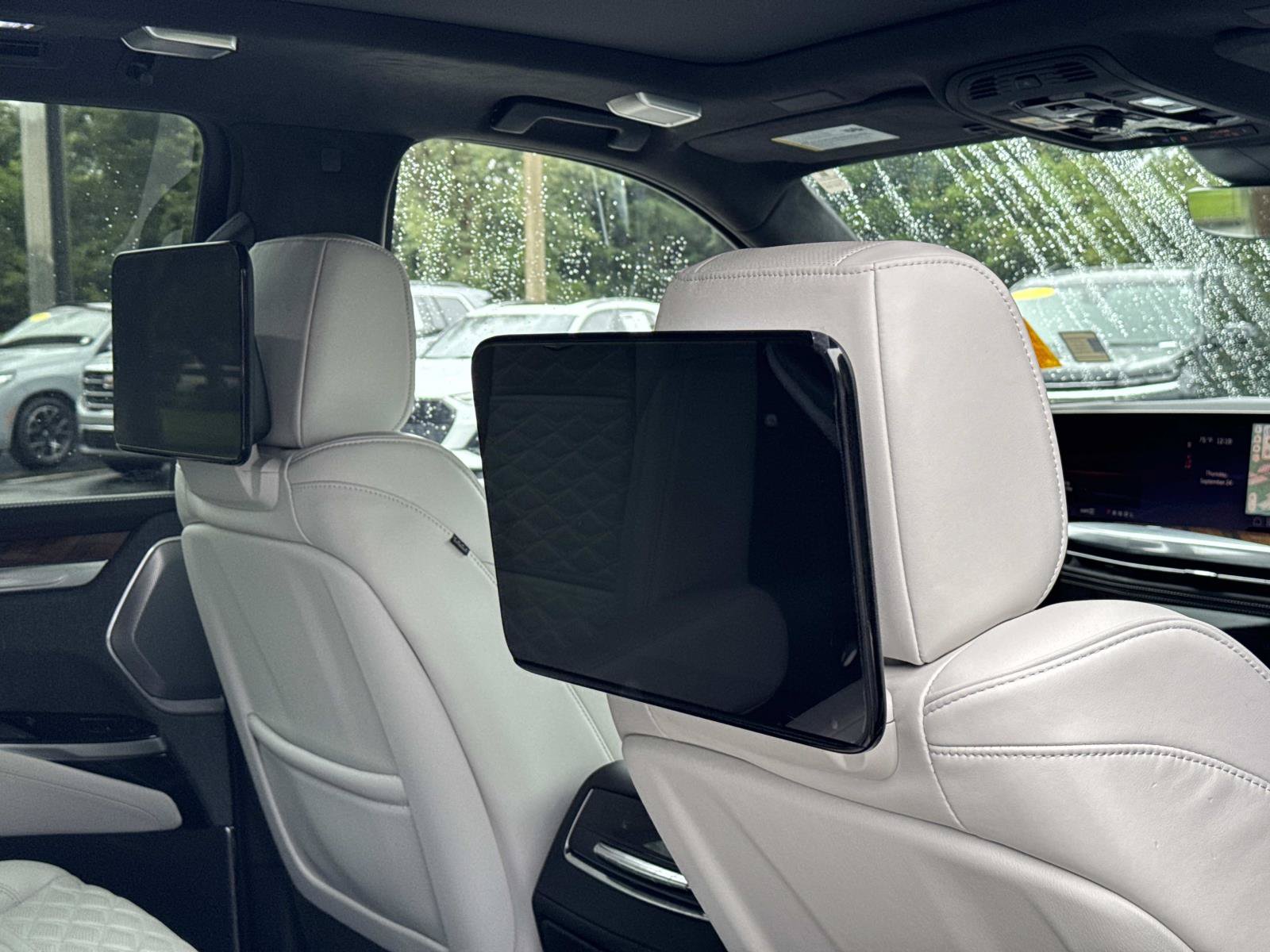Certified 2026 Cadillac Escalade ESV Platinum Sport w/ LPO, ONYX Package AWD/4WD image 26