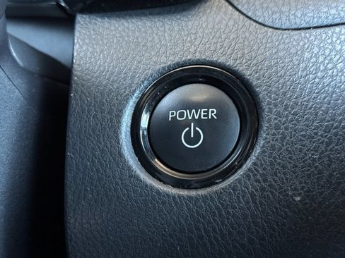 Used 2025 Toyota Camry SE FWD image 20