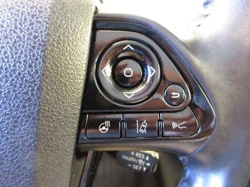 Used 2019 Toyota Prius XLE image 16