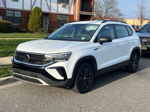 Used 2024 Volkswagen Taos S image 1