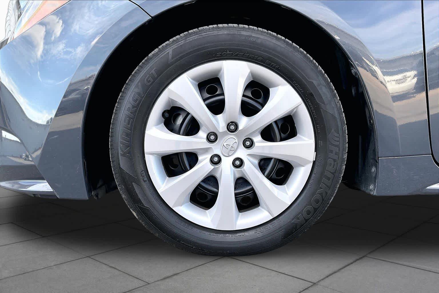 Used 2025 Toyota Corolla LE FWD image 11