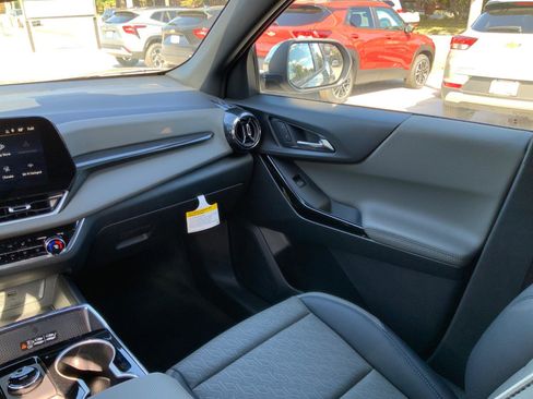 New 2026 Chevrolet Equinox LT w/ Convenience Package II image 16