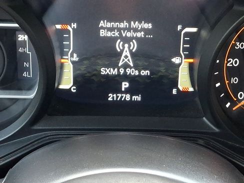 Used 2025 Jeep Gladiator Sport AWD/4WD image 19