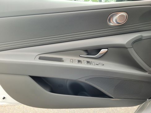 New 2025 Hyundai Elantra SEL image 17