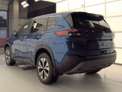 Used 2022 Nissan Rogue SV AWD/4WD image 3
