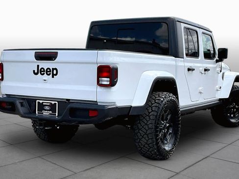 Used 2023 Jeep Gladiator Sport AWD/4WD image 13