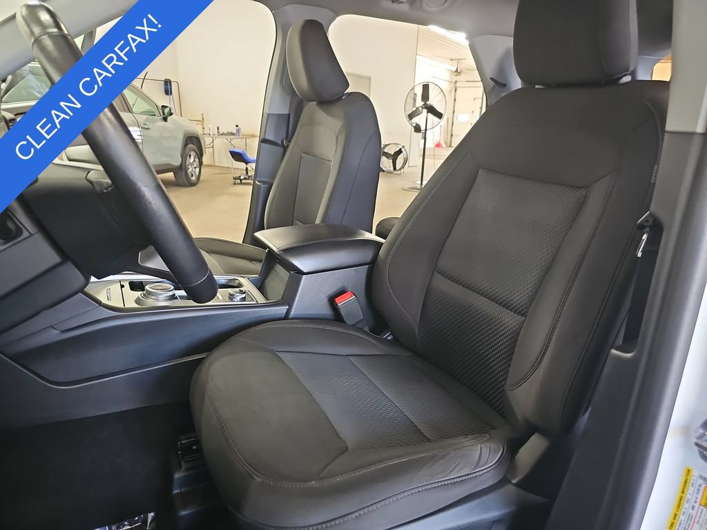 Used 2023 Ford Explorer XLT AWD/4WD image 16
